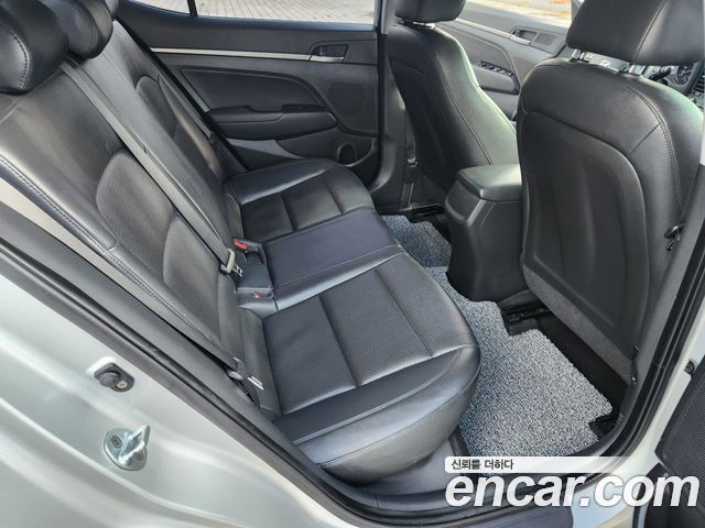 Hyundai AVANTE 2016 — photo 15