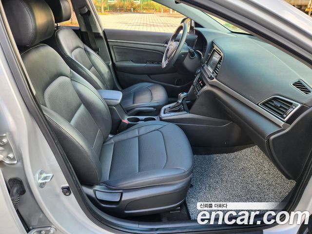 Hyundai AVANTE 2016 — photo 16