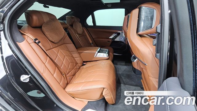 BMW i7 2023 — photo 17