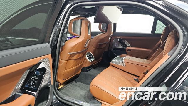 BMW i7 2023 — photo 18