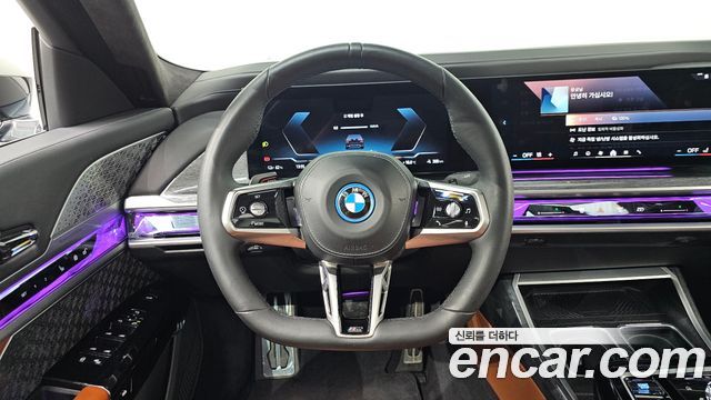 BMW i7 2023 — photo 19