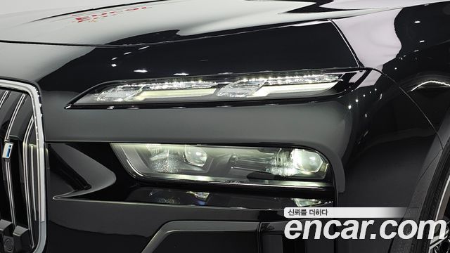 BMW i7 2023 — photo 8