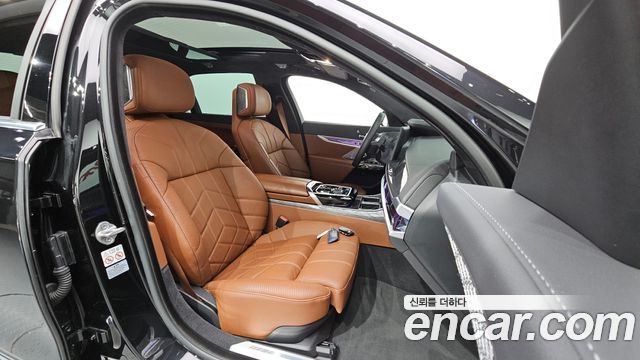 BMW i7 2023 — photo 16