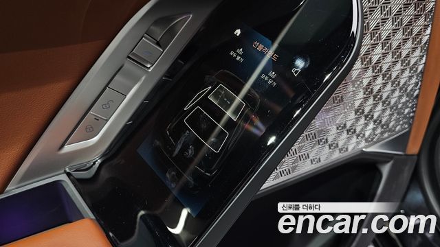 BMW i7 2023 — photo 30