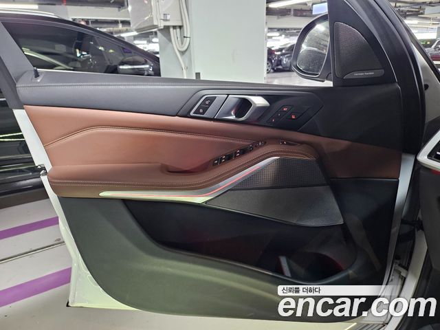 BMW X5 2022 — photo 11
