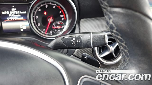 Mercedes-Benz GLA-Class 2018 — photo 9