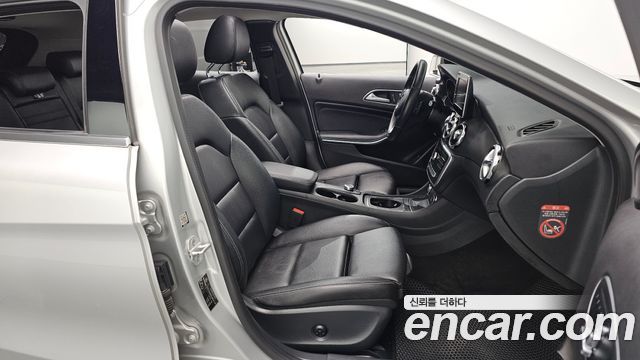 Mercedes-Benz GLA-Class 2018 — photo 10
