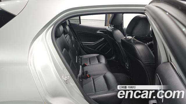 Mercedes-Benz GLA-Class 2018 — photo 11