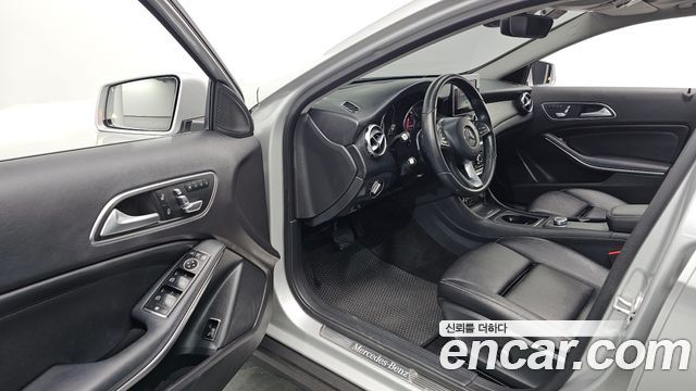 Mercedes-Benz GLA-Class 2018 — photo 12