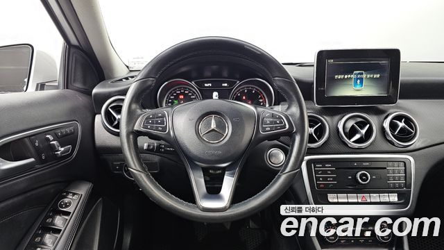 Mercedes-Benz GLA-Class 2018 — photo 13