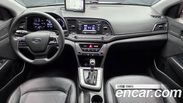 Hyundai AVANTE 2016 — photo 10