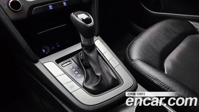 Hyundai AVANTE 2016 — photo 12