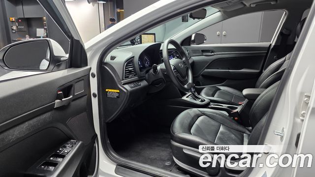Hyundai AVANTE 2016 — photo 13
