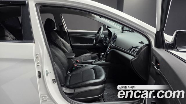 Hyundai AVANTE 2016 — photo 17
