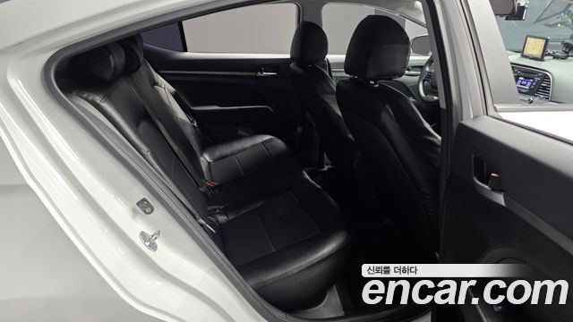 Hyundai AVANTE 2016 — photo 18