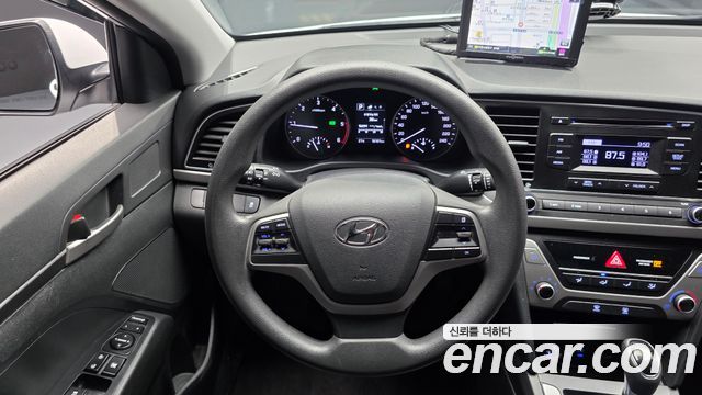 Hyundai AVANTE 2016 — photo 19