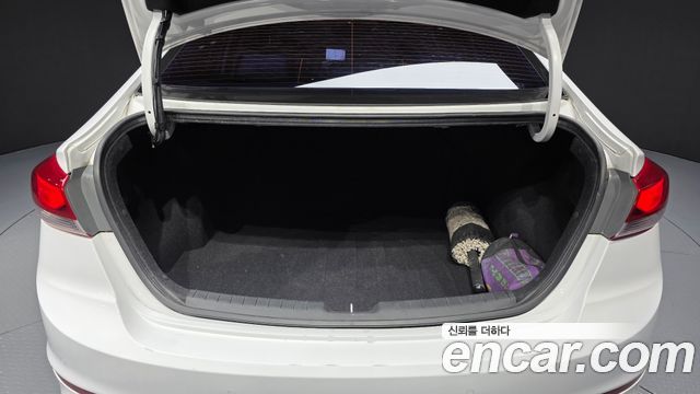 Hyundai AVANTE 2016 — photo 26