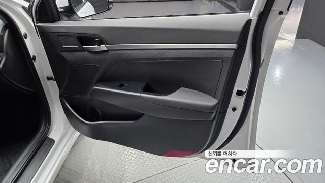 Hyundai AVANTE 2016 — photo 14