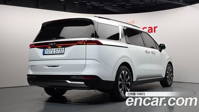 Kia Canival 2023 — photo 2