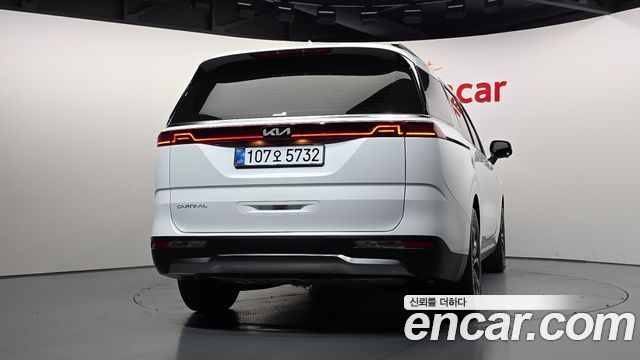Kia Canival 2023 — photo 4