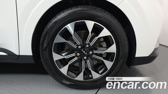 Kia Canival 2023 — photo 5