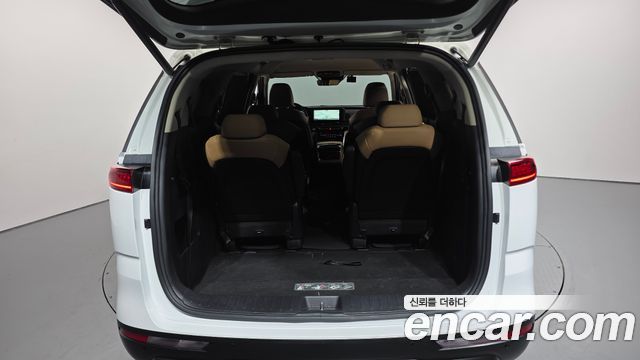 Kia Canival 2023 — photo 25