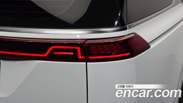 Kia Canival 2023 — photo 9