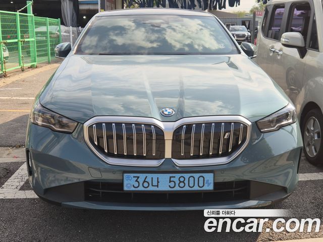 BMW i5 2024 — photo 1
