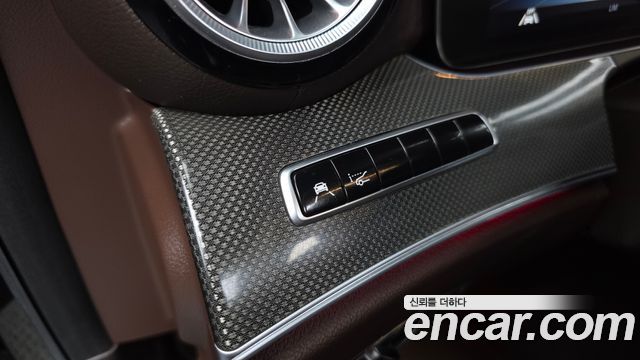 Mercedes-Benz CLS-Class 2020 — photo 30