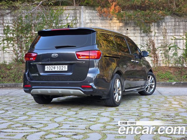 Kia Canival 2019 — photo 2