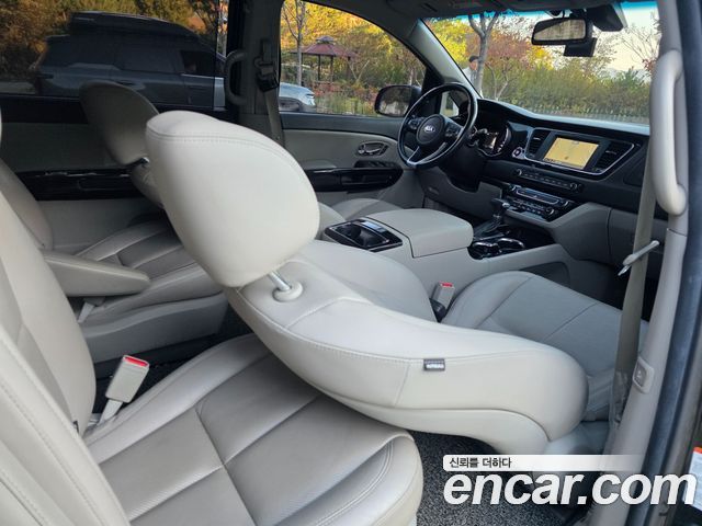 Kia Canival 2019 — photo 11