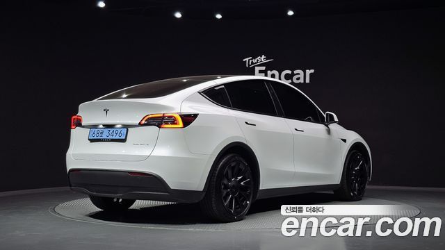 Tesla Model Y 2024 — photo 2