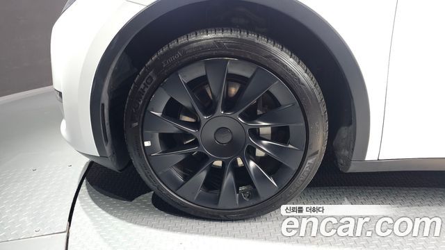 Tesla Model Y 2024 — photo 5