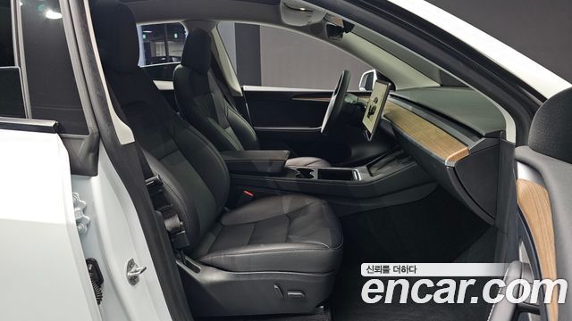 Tesla Model Y 2024 — photo 11