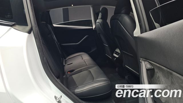Tesla Model Y 2024 — photo 12