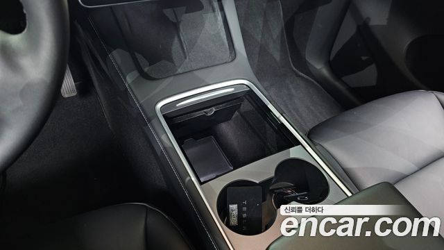 Tesla Model Y 2024 — photo 17