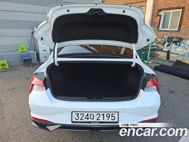 Hyundai AVANTE 2021 — photo 17