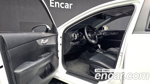 Kia K3 2023 — photo 13