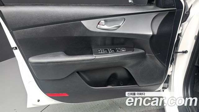 Kia K3 2023 — photo 14