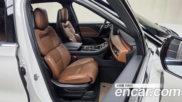 Lincoln Aviator 2022 — photo 17