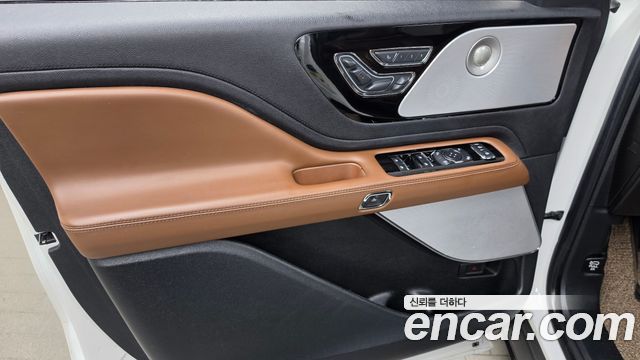 Lincoln Aviator 2022 — photo 14