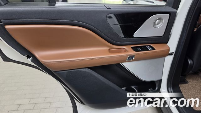 Lincoln Aviator 2022 — photo 15