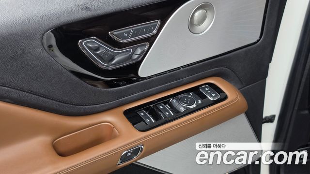 Lincoln Aviator 2022 — photo 30