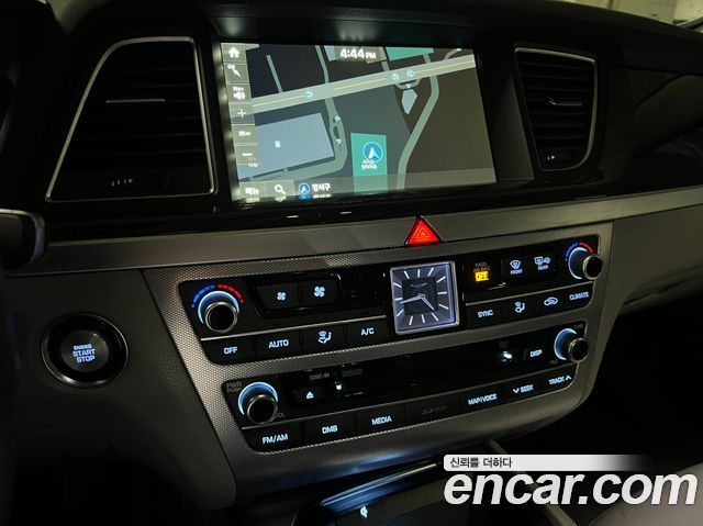 Genesis G80 2018 — photo 12