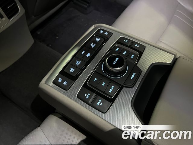 Genesis G80 2018 — photo 18