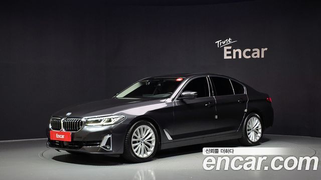 BMW 5-Series 2022 — photo 1