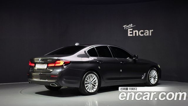 BMW 5-Series 2022 — photo 2