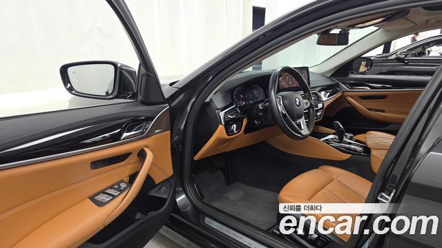 BMW 5-Series 2022 — photo 13