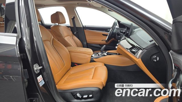 BMW 5-Series 2022 — photo 17