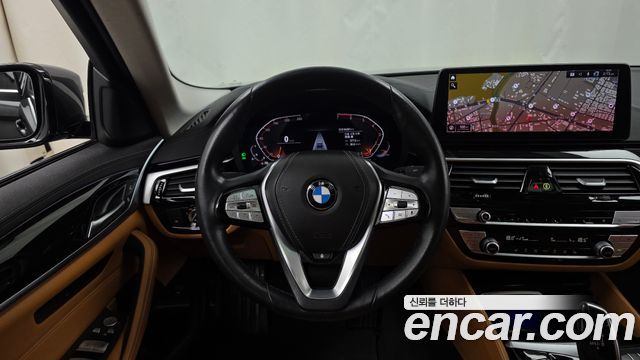 BMW 5-Series 2022 — photo 19
